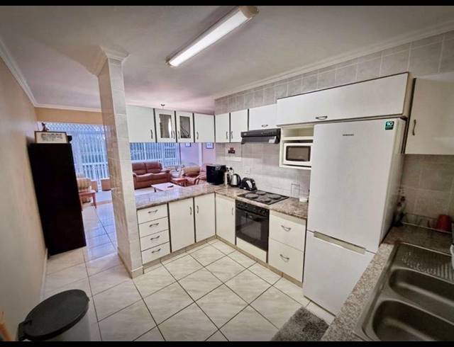 3 BEDROOM APARTMENT FOR SALE IN UMDLOTI BEACH